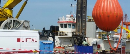 Load test ship crane